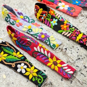 Pulseras - Pulseras bordadas - Porta Llave - Regalos de Graduación - Estudiantes - Regalos para Graduados - Cordones Mexicanos