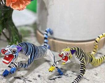 FIRE TIGER/LOVE SO BRIGHT ALICATE等３枚プラス Handcrafted Copal Wood Tiger Alebrije – Oaxaca Folk Art Figurine
