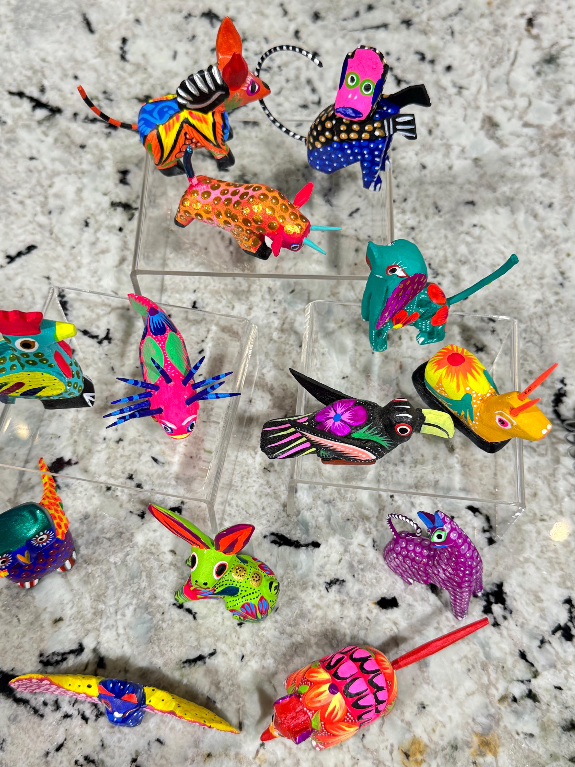 工芸品 Esmaltado a mano 24k 27.5 Hand-painted Copal Wood Alebrijes: Mexican Folk Art Spirit Animals