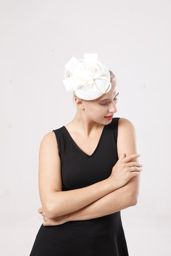 Damen Fascinator Mit Federn & Netz – Haarband Oder Haarspange, Für Hochzeit & Derby