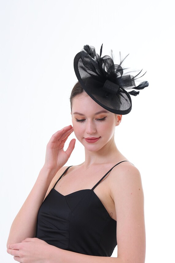Damen Fascinator Mit Federn & Netz – Haarband Oder Haarspange, Für Hochzeit & Derby