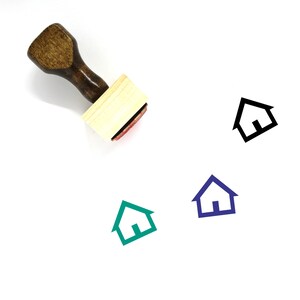Puede incluir: Un sello de goma de madera con mango y base rectangular. El sello presenta un icono de casa simple en tinta negra. El sello se muestra sobre un fondo blanco con tres iconos de casa adicionales en diferentes colores.