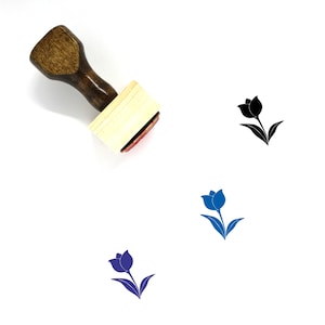 Könnte beinhalten: Holz-Stempel mit Tulpenmotiv. Der Stempel ist braun mit einer hellen Holzbasis. Die Tulpe ist in Schwarz, Blau und Lila dargestellt.