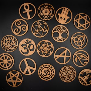 Lot von 20 spirituellen Holzsymbolen, Zen-Symbolen, heilige Geometrie