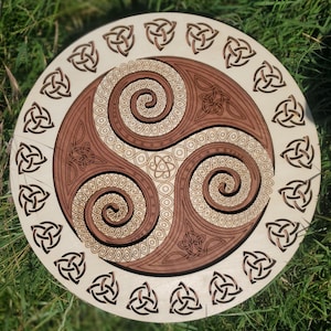 Celtic Triskel in Wood – Handcrafted Wall Art – Spiritual Decoration – Protection Symbol – Natural Wooden Celtic Design