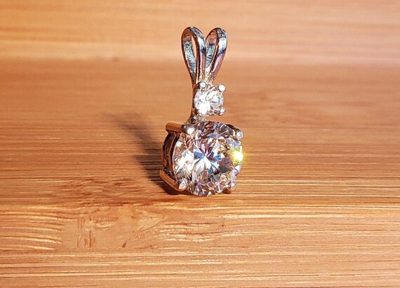 Synthetic diamond pendant outlet