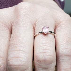 Anello sfaccettato con spinello rosa naturale da 0,5 ct, misura 5