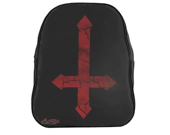 Mochila Leatherr negra con cruz roja al revés