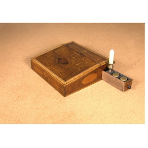 Inusual pluma estilográfica de marquetería de arce atigrada con tinteros. Entrega con derechos pagados.