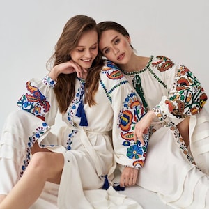 Vestido longo eslavo bordado ucraniano de linho vyshyvanka, arte popular, roupa étnica | feito na Ucrânia