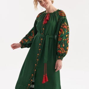 Vestido longo eslavo bordado ucraniano de linho vyshyvanka, arte popular, roupa étnica | feito na Ucrânia