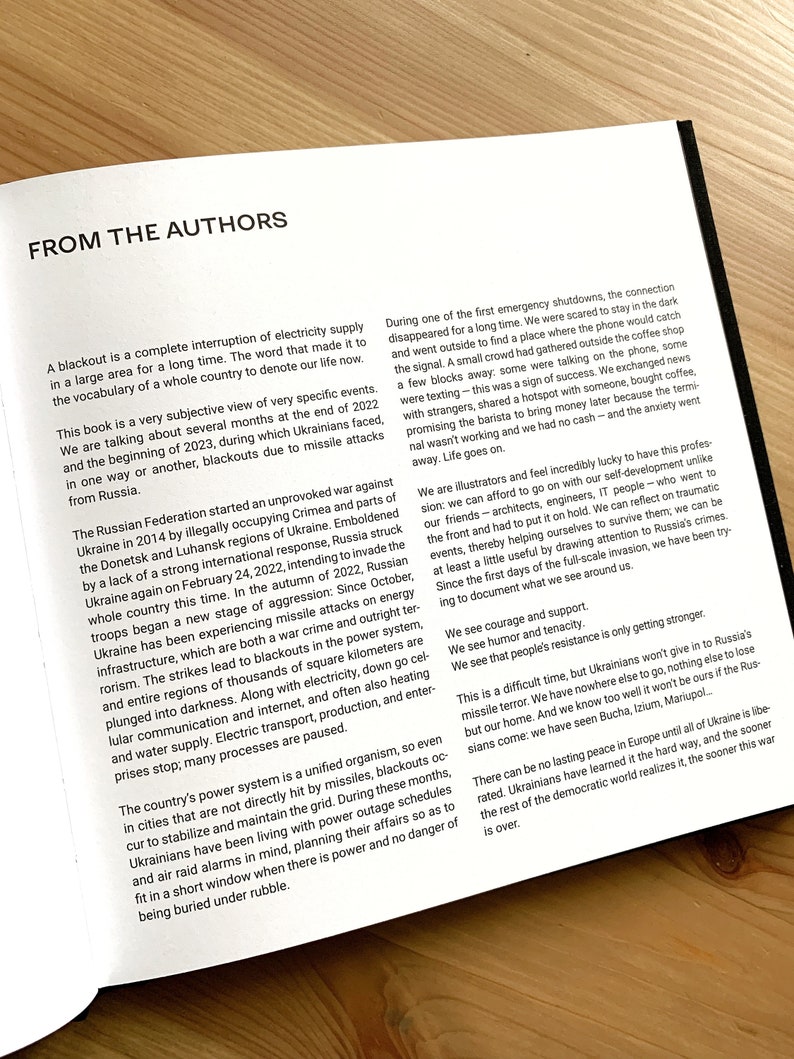 Pode incluir: Um livro intitulado "From the Authors" com uma foto em preto e branco de uma pessoa na capa. O texto na p&aacute;gina discute o impacto dos apag&otilde;es na Ucr&acirc;nia devido &agrave; guerra em curso com a R&uacute;ssia.
