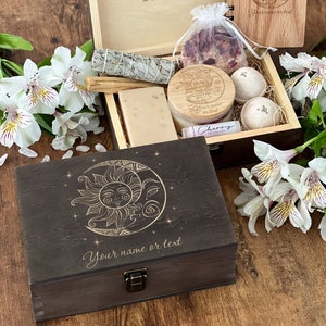 Coffret soleil et lune, coffret en bois personnalisé, coffret croissant de lune, boîte cachette, coffret cadeau cristal, coffret cristal, coffret tarot, coffret cadeau