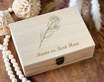 Scatola ricordo in legno con incisione floreale personalizzata