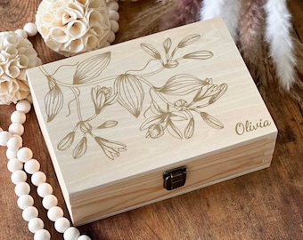 Caja de recuerdos de madera con flor de vainilla personalizada y cerradura