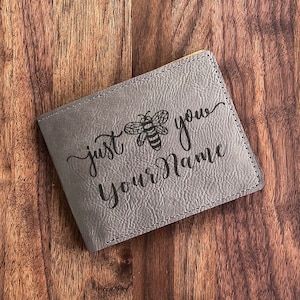 Carteira de couro gravada – design “Just BE You” – perfeita para aniversário, formatura, amigo, professor, lembrete de autenticidade