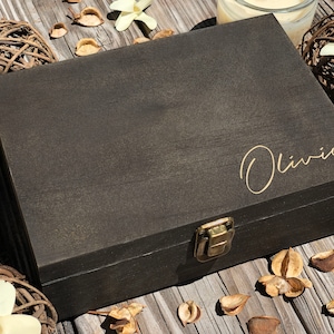 Custom Name Box, Personalized Box, Women&#39;s Wooden Box, Bridesmaid Gift, Bestie Gift, Gift For Sister, Memory Box, Keepsake Box, Photo Box