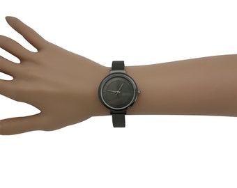 NIMI Shiny Face Textured Bangle Watch