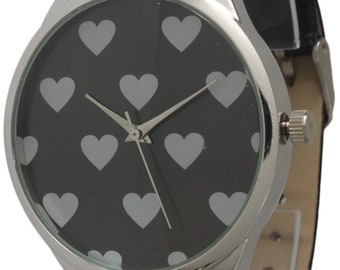 Montre NIMI avec cadran imprimé coeurs et bracelet en cuir