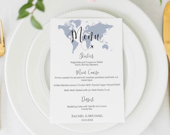 Op de afbeelding: Een huwelijksmenukaart met een wereldkaartontwerp. Het menu bevat voorgerechten, hoofdgerecht, dessert en de namen Rachel & Michael met de datum 01.01.202X.