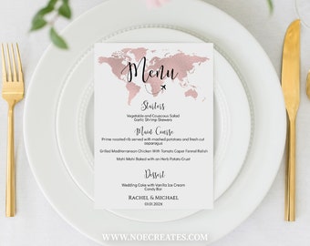 Op de afbeelding: Een huwelijksmenu met een roze en gouden wereldkaartontwerp. Het menu bevat voorgerechten, hoofdgerechten en desserts. De tekst onderaan luidt "RACHEL & MICHAEL 01.01.20XX WWW.NOECREATES.COM".