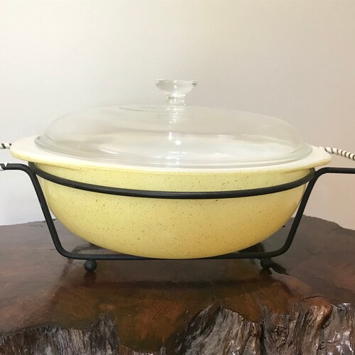 Vintage Pyrex Desert Dawn 2 shops Qt Casserole Speckled With Original Carrier Wire Holder Minty