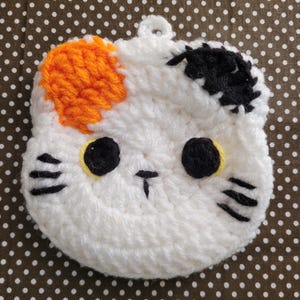 Cartera de ganchillo hecha a mano con forma de gato calicó Kabukinyantaro: minibolsito kawaii para tarjetas y dinero en efectivo, 10 x 10 cm, un regalo adorable para amantes de los gatos.