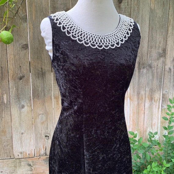 Vintage Black Velvet Dress Pearl Neck Detail Maxi… - image 2