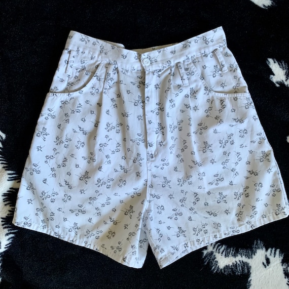 Vintage Floral High Waist Pleated Shorts