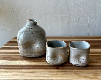 MYYINGELE Sake Set Japanese Sake Pot Set Traditional Sake Cup Hand Painted Design Porcelain Pottery Ceramic Crafts Wine Glasses Saki Cups 7 Piece Beige+white Plum