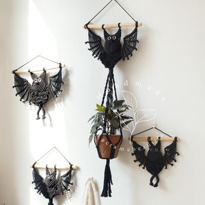 Macrame bat plant hanger Macrame bat wall hanging Dark academia Gothic home decor Halloween Gifts Witch decor Spooky season