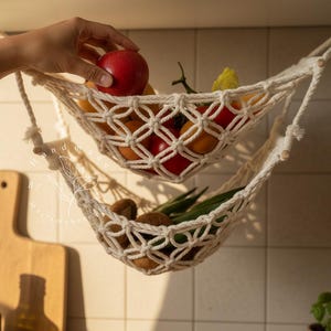Hamac à fruits en macramé sous le meuble corbeille de fruits suspendue à 2 niveaux Cintre à fruits Rangement de cuisine bohème Rangement pour produits obstkorb hngend