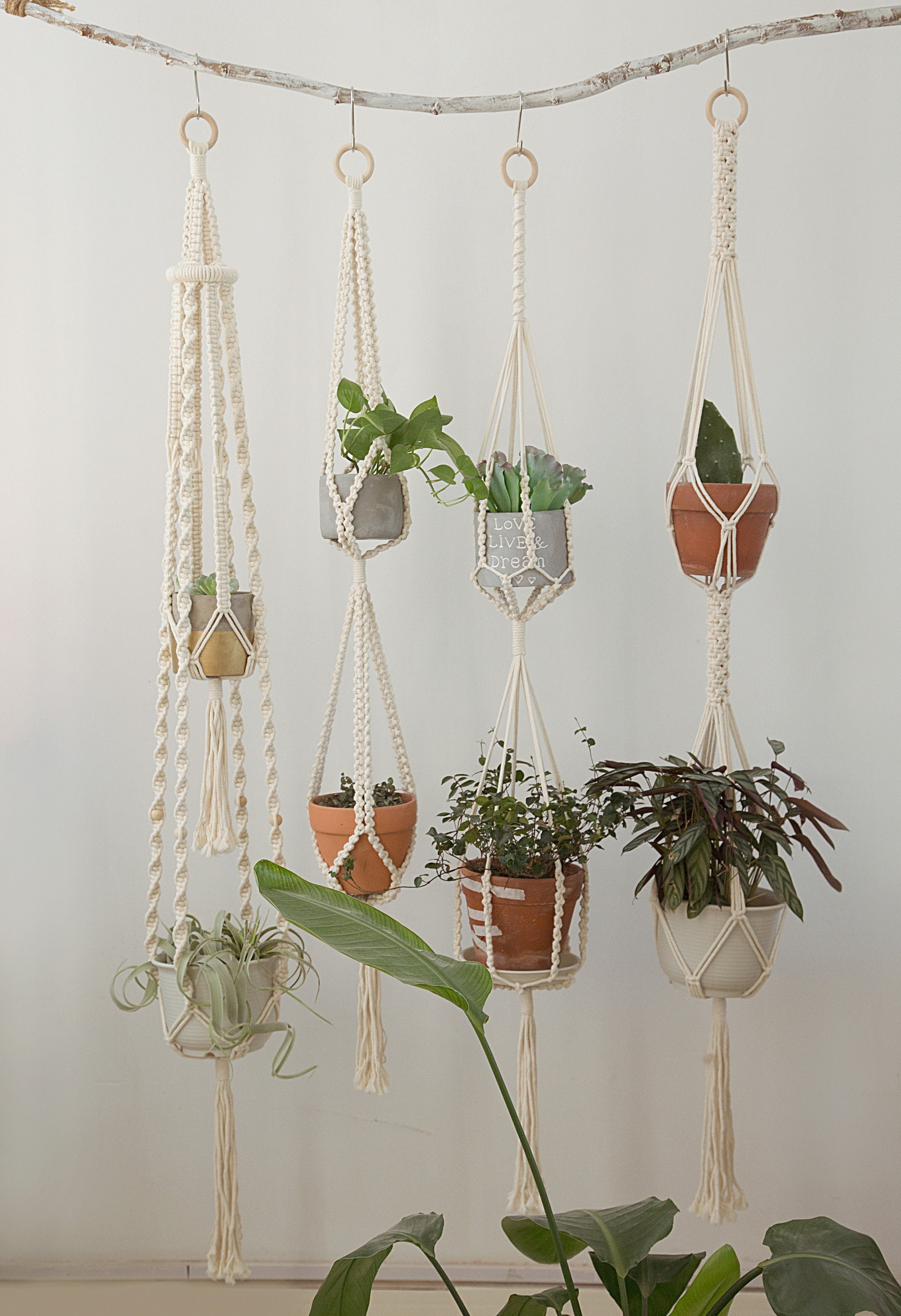 Suspensions Macramé Pour Plantes – Lot De 2, Avec Socle En Bois Et Anneau Métal – Hauteur 93 Cm, Réglable – Déco Intérieure Dorée
