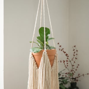 Macrame plant hanger Indoor garden decor Large hanging planter Plant holder Pot Hanger Hanging basket, Wall planters, Plant lover gift image 5