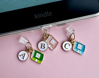 Initial- och bokberlock-dammplugg: Personligt USB-C Kindle-tillbehör