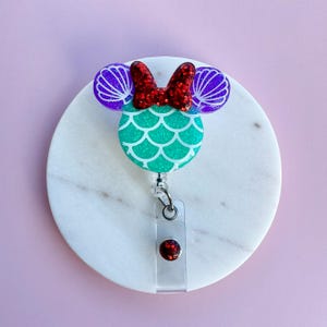 Portacredencial retráctil Minnie Mouse inspirado en la Sirenita / Clip para credencial inspirado en Disney / Portacredencial / Enfermera / Profesor / Portacredencial retráctil