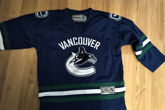 L/XL women's M Vancouver Canucks Jersey