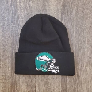 Puede incluir: Gorro negro con un logotipo bordado de los Philadelphia Eagles en verde y blanco.