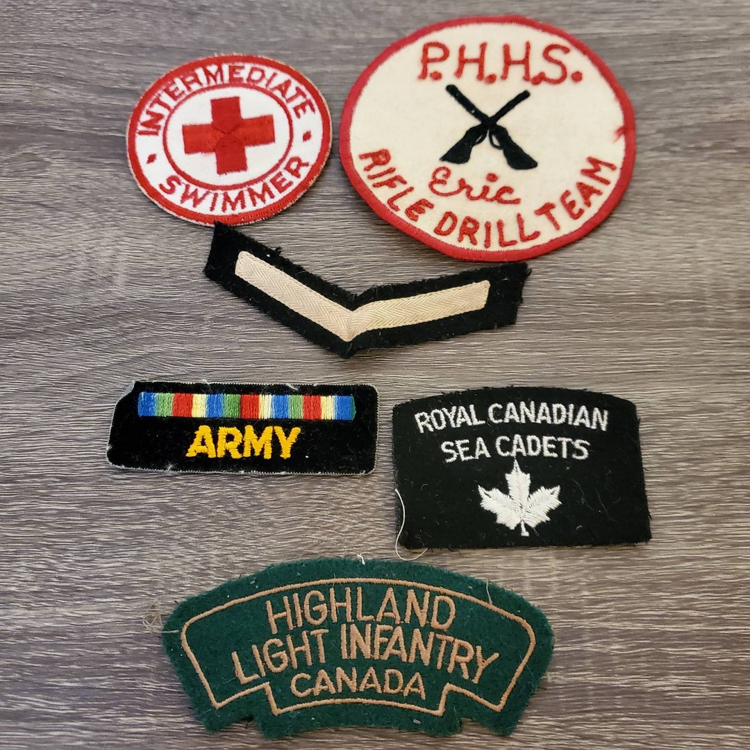 Lot De Patchs Et écussons Anciens – Principalement Militaires, 6 Lbs (env. 2,7 Kg) Divers états