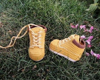 Baby work boots. Crochetted baby cotton booties. Yellow shoes for newborn baby. Crochet work boots. Crochet baby sneakers. Booties work