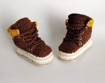 Crochet baby work boots. Cotton shoes for baby newborn. Size 10cm. Baby work izi shoes. Baby newborn brown booties.