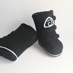 Off-road motorcycle boots for newborns. Crochet baby black cotton boots. High boots biker. Size 10cm. Racing baby shoes. Baby boots for bike image 5