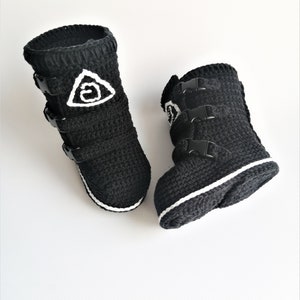 Off-road motorcycle boots for newborns. Crochet baby black cotton boots. High boots biker. Size 10cm. Racing baby shoes. Baby boots for bike image 7