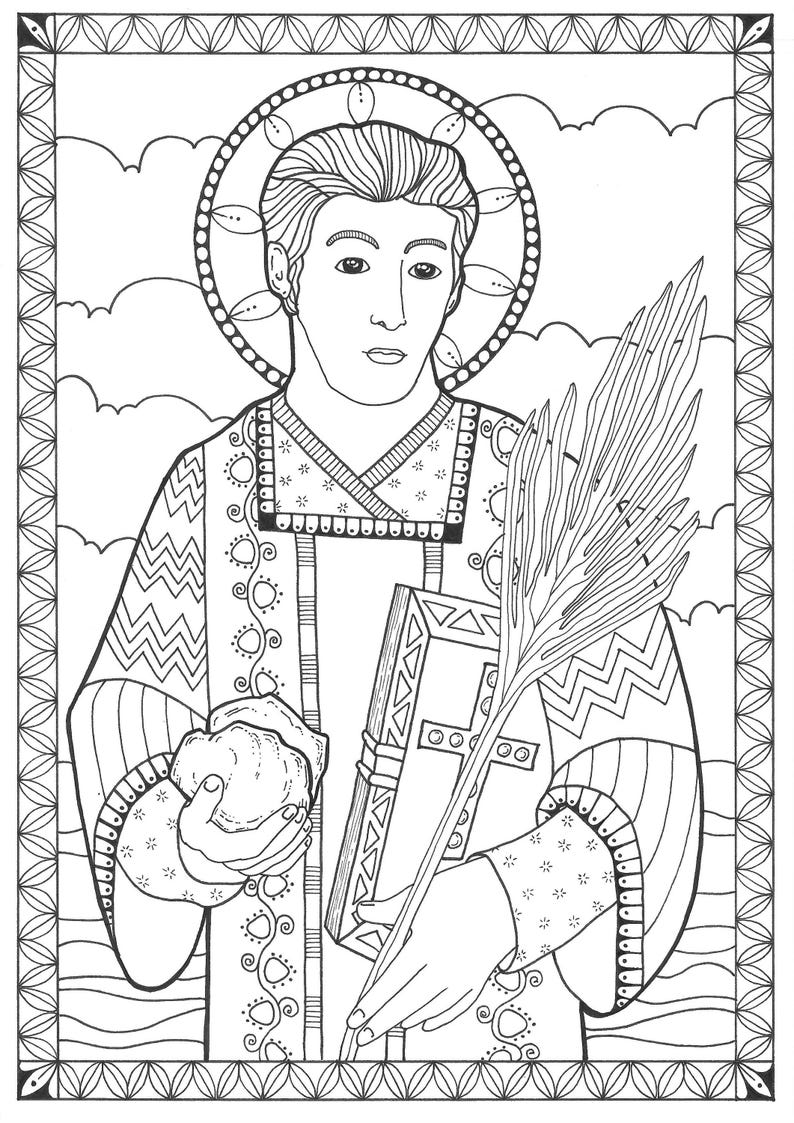 Pu&ograve; includere: Illustrazione in bianco e nero di un santo che tiene in mano un libro, una palma e una pietra. Il santo ha un'aureola e indossa abiti dettagliati. L'immagine ha un bordo decorativo e uno sfondo di cielo nuvoloso.