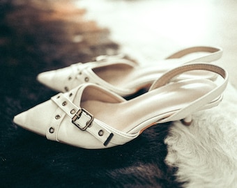 Vintage-Inspired White Leather Kitten Heels with Buckle Detail