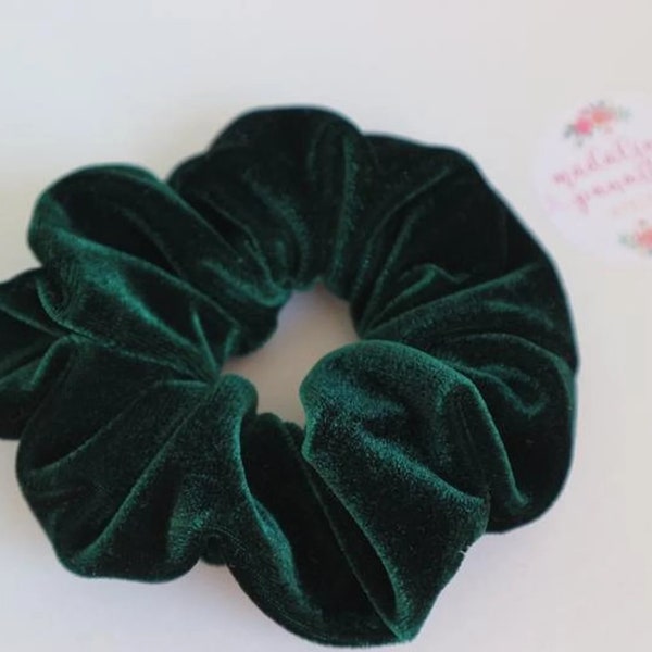 Soft Emerald Green Royal Velvet Scrunchie, FREE Shipping Hair Fashion Hair Ties, 80s & 90s Fashion, Top Knots, Hair Rubber, Summer Gift