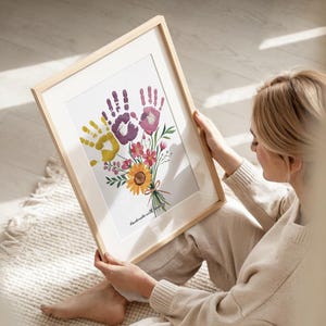 Manualidad para el Día de la Madre, arte con huellas de manos, actividad de cumpleaños, ramo floral, flor de abuela, bricolaje, recuerdo imprimible para niños, bebés y niños pequeños