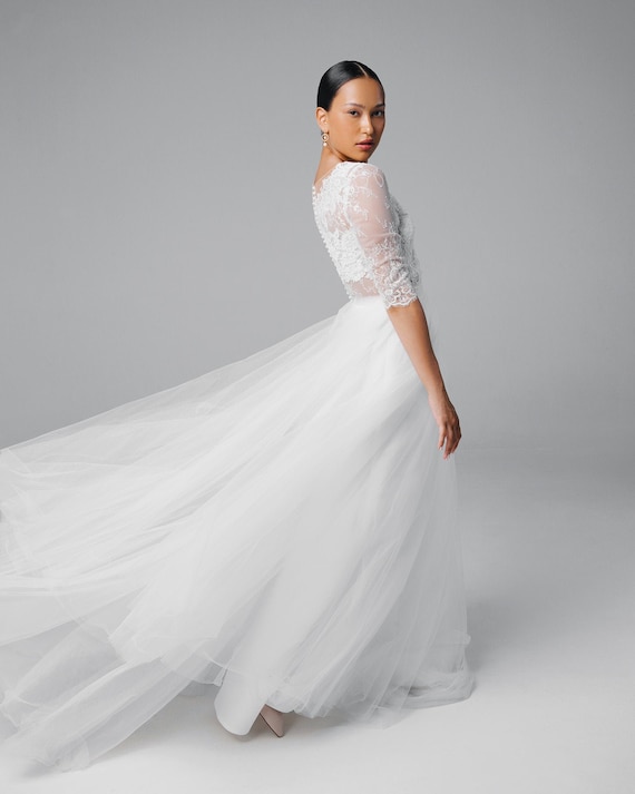simple tulle wedding dress