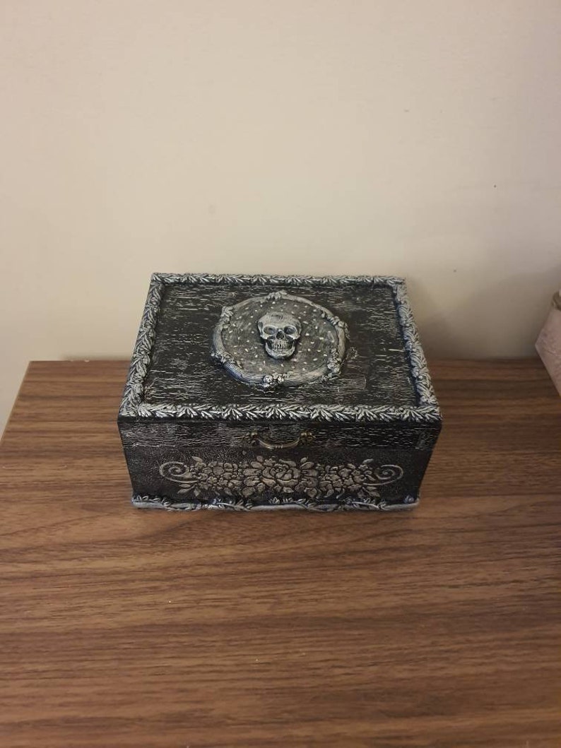 Decorated Gothic Skull /& Rose Jewellery Box