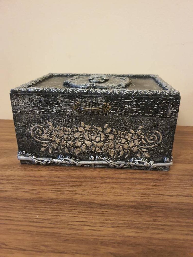 Decorated Gothic Skull /& Rose Jewellery Box